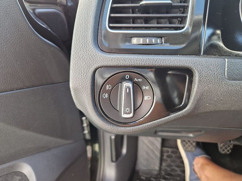 Volkswagen Golf 1.4TSI, 103kW, Navi, Aut.Klima - fotka 19 z 26