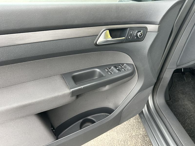 Volkswagen Touran (2010) 1.2TSI/77kW * 2.Maj.  - fotka 5 z 37