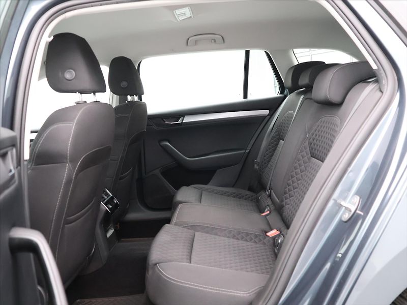 Škoda Superb 2,0 TDI 110kW Style CZ DPH - fotka 14 z 27