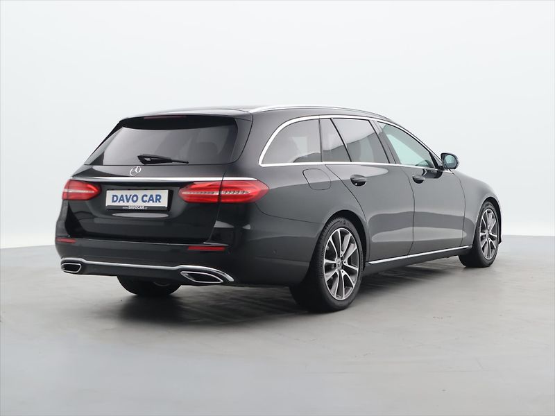 Mercedes-Benz Třídy E 2,0 300d 180kW DPH 360° Aut. - fotka 7 z 32