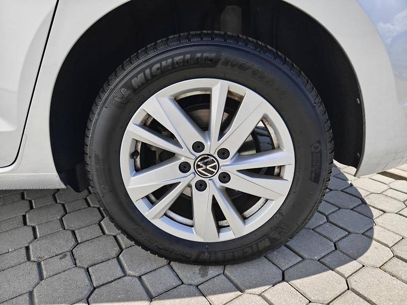 Volkswagen Touran Maraton Edition 7DSG 1,5TSI - fotka 22 z 26