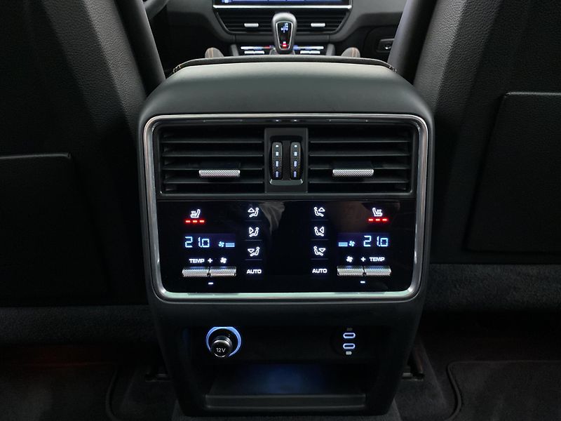 Porsche Cayenne GTS 4.0 V8 4x4 AUT CZ Záruka - fotka 35 z 72