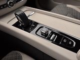 Volvo XC60 B4 AWD MOMENTUM PRO REZERVACE - náhled 27