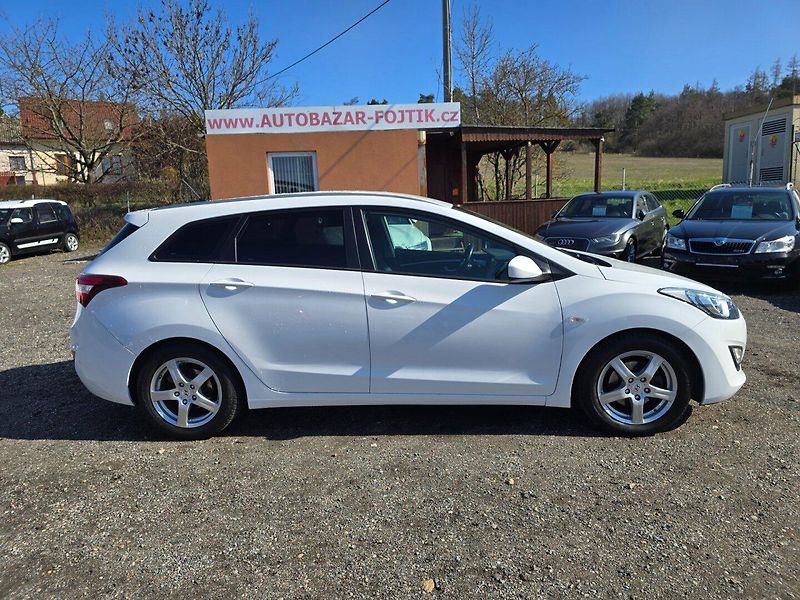 Hyundai i30 (2016) 1.6 CRDi ,nové CZ ,serviska - fotka 8 z 24