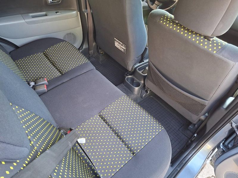 Daihatsu Sirion (2006) 1.3i 67kW AUT 4WD - fotka 28 z 39