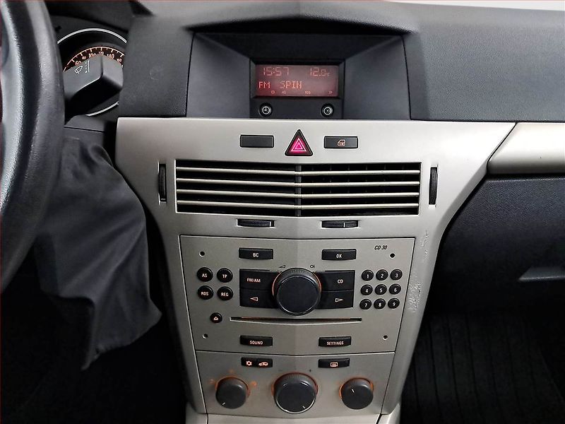 Opel Astra (2009) 1.6 16V, nová STK - fotka 12 z 16