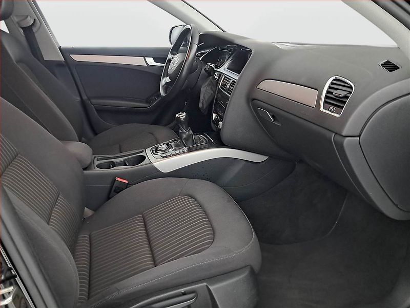 Audi A4 (2012) 2.0 TDI, Navi, Xenony - fotka 9 z 19