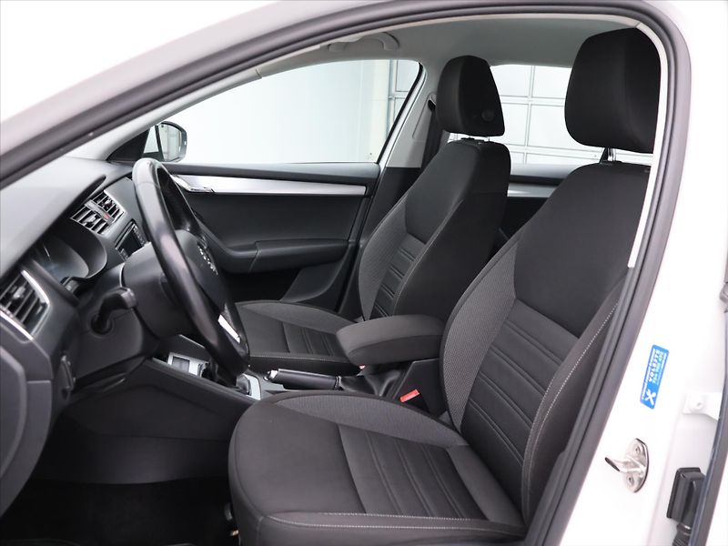 Škoda Octavia 1,6 TDI 85kW CZ Ambition DPH - fotka 11 z 30
