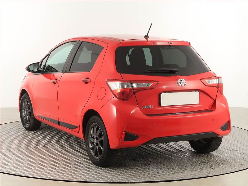 Toyota Yaris (2017) 1.5 Dual VVT-i, Serv.kniha - fotka 4 z 17