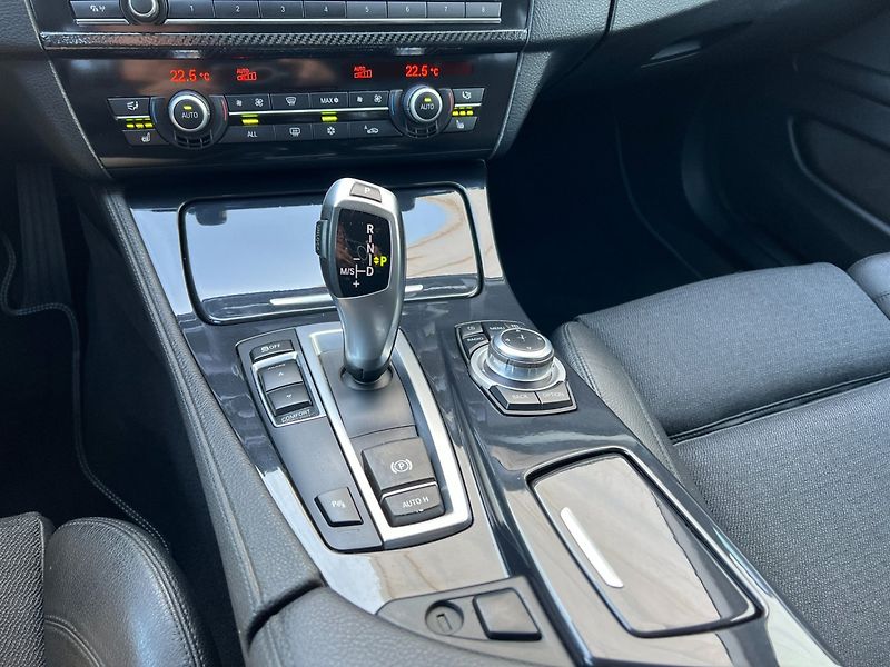 BMW Řada 5 (2012) 520d 135kW F11! ČR! - fotka 17 z 30