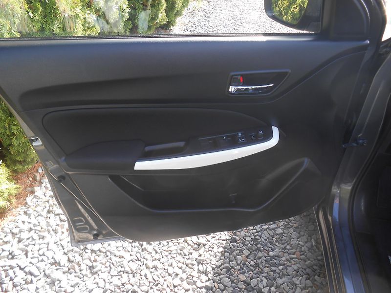 Suzuki Swift 1.0SHVS-HYBRID,KAMERA,LED - fotka 23 z 38