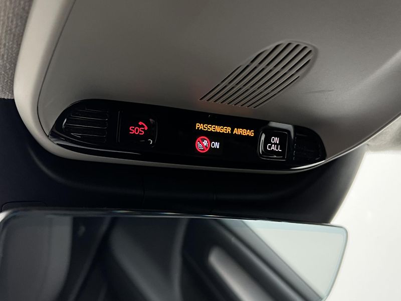 Volvo XC40 D3 MOMENTUM PRO MAN - fotka 32 z 34
