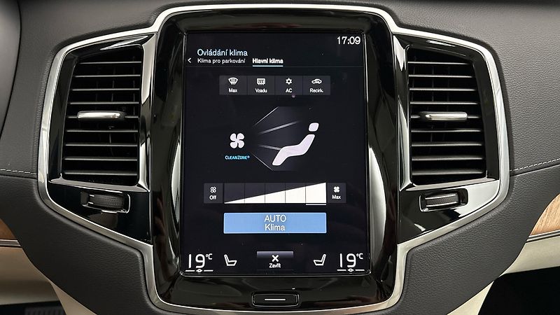 Volvo XC90 2.0 B5 AUT AWD Inscription - fotka 28 z 32