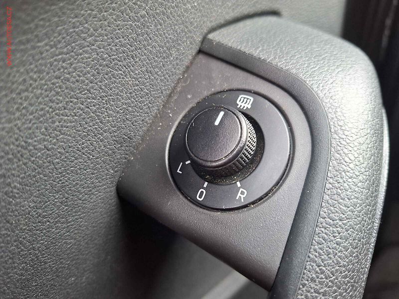 Škoda Octavia (2014) 1.6 TDi, ČR, AC, výhřev sed - fotka 14 z 16