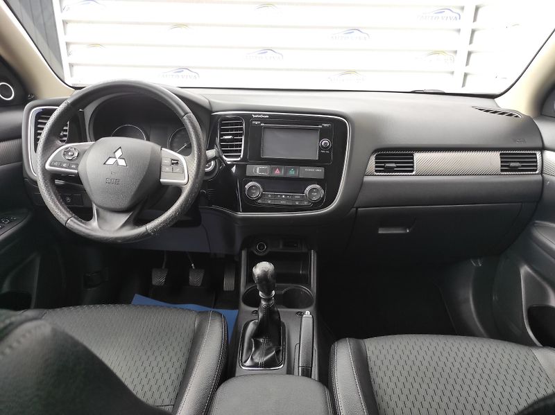 Mitsubishi Outlander 2.2D 110kW 6 st. MAN 4X4 7Míst - fotka 17 z 44