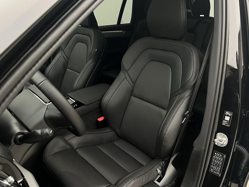 Volvo XC90 (2026) B5 AWD BLACK EDITION PLUS - fotka 25 z 49