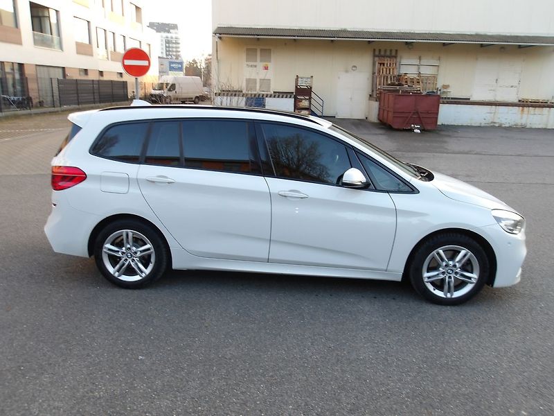 BMW Řada 2 220i AUT.! 7MÍST Gran Tourer - fotka 8 z 32