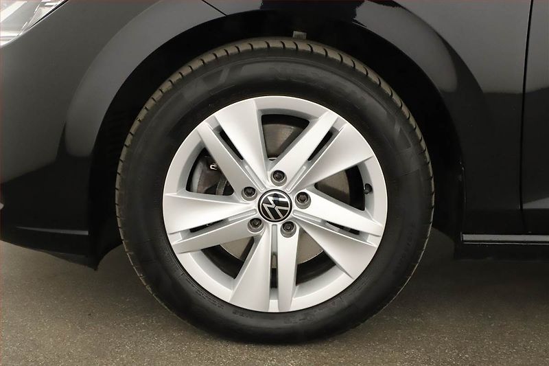 Volkswagen Golf (2023) Life 2.0 TDI, Automat - fotka 20 z 20