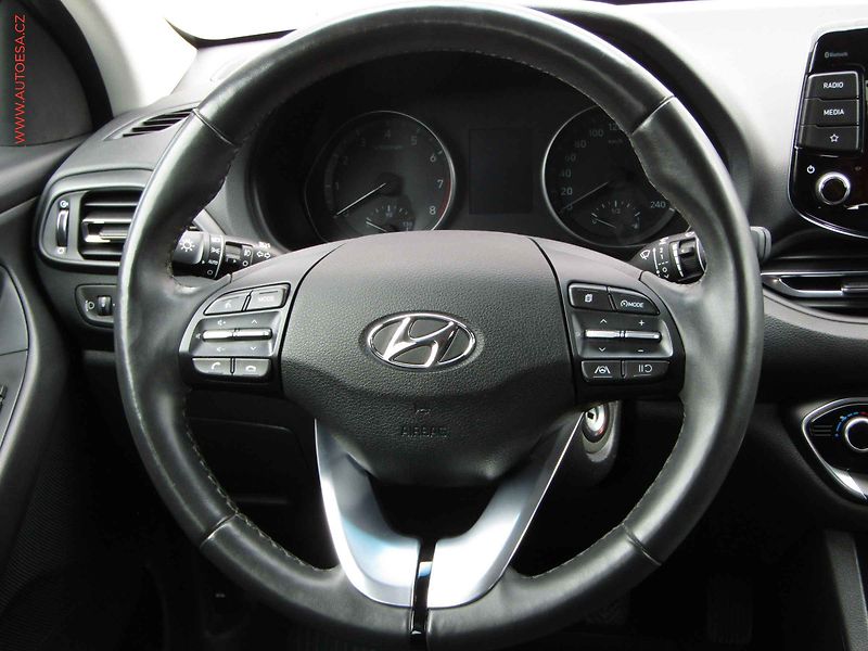 Hyundai i30 (2023) 1.0 T-GDi, 2.maj,ČR, Smart - fotka 13 z 22