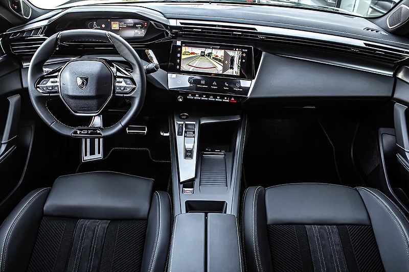 Peugeot 408 (2026) 1,6 GT Plug-in HYBRID 240 e-DC - fotka 21 z 22