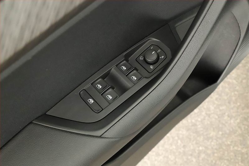 Škoda Karoq (2023) 1.5 TSI - fotka 20 z 20