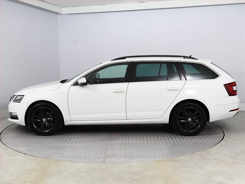 Škoda Octavia (2018) 1.5 TSI, Navi, Tempomat - fotka 3 z 17