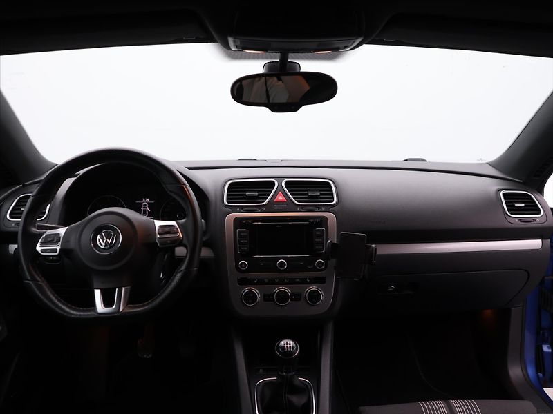 Volkswagen Scirocco 2,0 TDI 103kW Match Xenon Navi - fotka 20 z 28