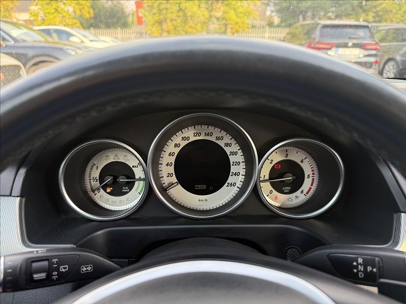 Mercedes-Benz Třídy E E 300de Hybrid Vzduch - fotka 13 z 17