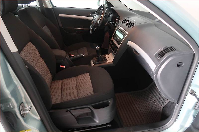 Škoda Octavia (2009) Ambiente 1.4 TSI, nová STK - fotka 9 z 15