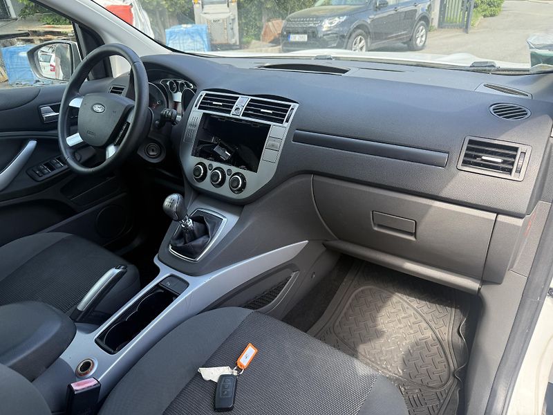Ford Kuga 2.0 TDCI 103 kW - BEZ NEHOD - fotka 17 z 18