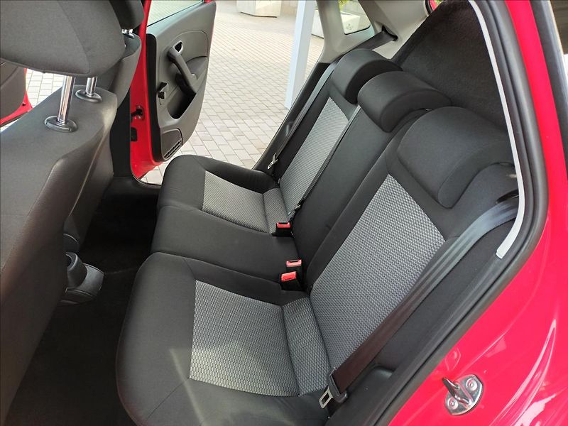 Volkswagen Polo 1,2 HTP,44KW,KLIMA,SERVISKA,ES - fotka 19 z 40