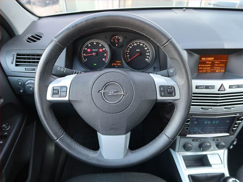 Opel Astra (2012) 1.6 16V, Tempomat - fotka 18 z 18