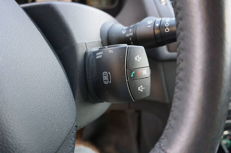 Renault Mégane (2013) 2, MAJITEL NOVÉ V ČR - fotka 28 z 31