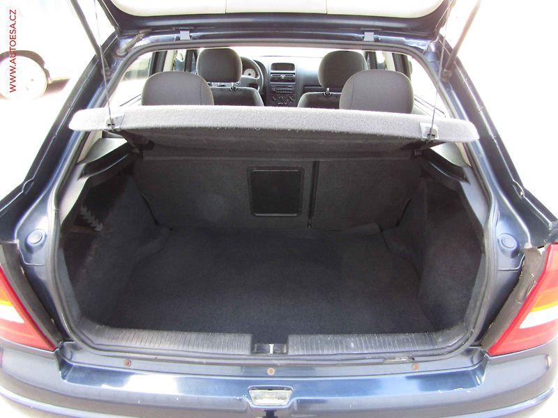 Opel Astra (2002) 1.6i, AC - fotka 7 z 14