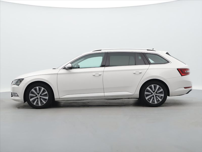 Škoda Superb 1,6 TDI Style 1.maj servis kn. - fotka 4 z 29