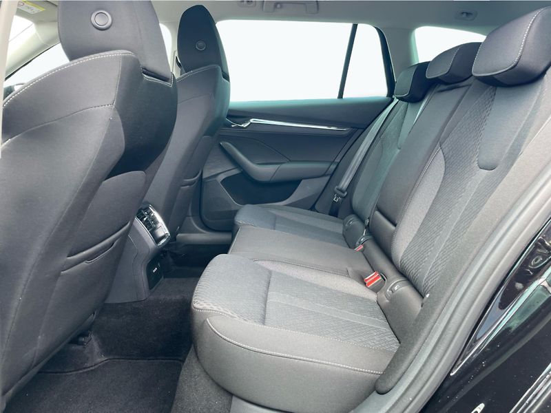 Škoda Octavia COMBI 2.0 TDi STYLE - fotka 12 z 26