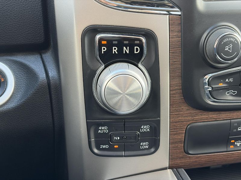 Dodge RAM (2016) 1500 Laramie V8 HEMI - fotka 18 z 40