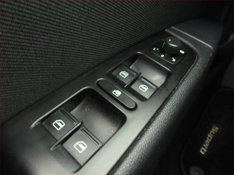Škoda Superb (2013) 2.0 TDI, Navi, Xenony - fotka 14 z 14