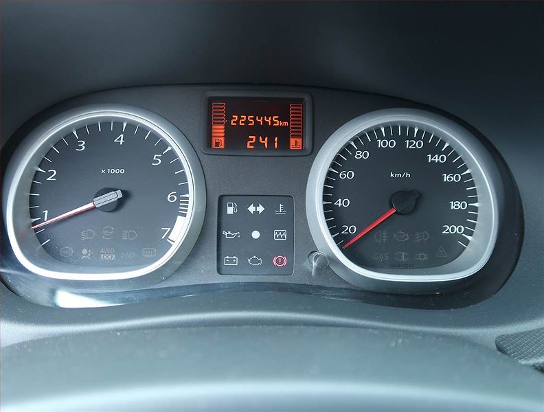 Dacia Duster (2012) 1.6 16V, Park. senzory - fotka 11 z 14