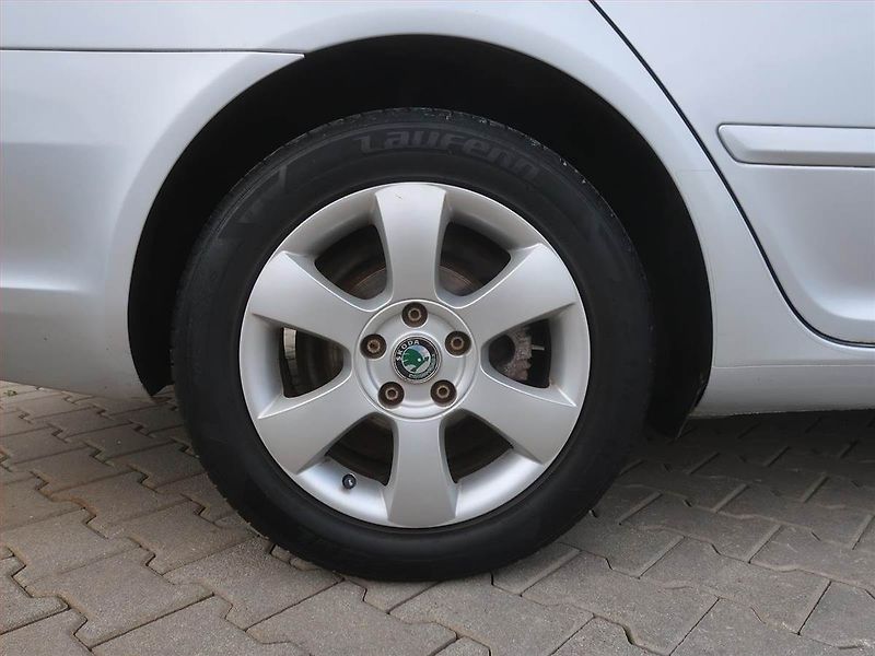Škoda Octavia (2010) Ambiente 1.2 TSI, Serv.kniha - fotka 14 z 16