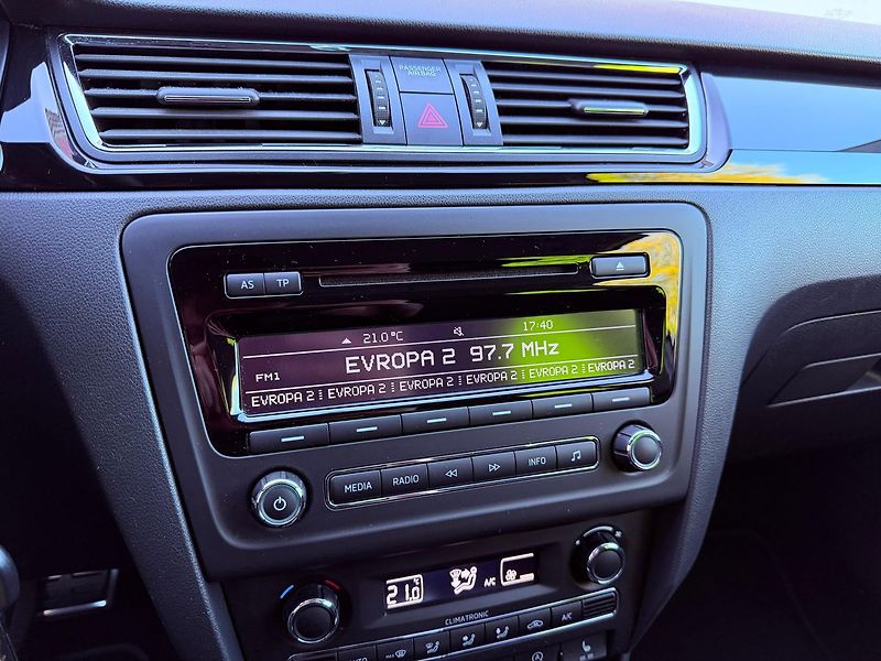 Škoda Octavia 2.0 TDi Elegance, Navi - fotka 18 z 27