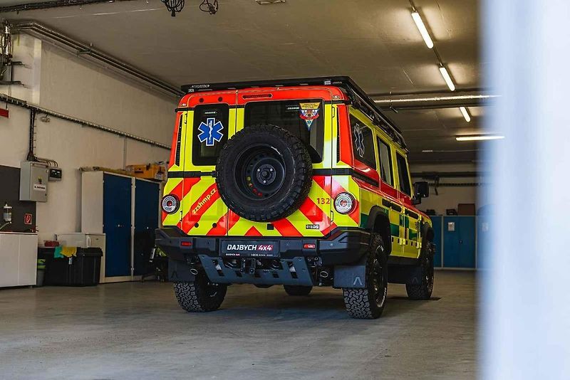 Foto: Dajbych 4x4/Ivo Trzaskalik Praha – Nový vůz pražských záchranářů – Ineos Grenadier v úpravě Ambulance.
