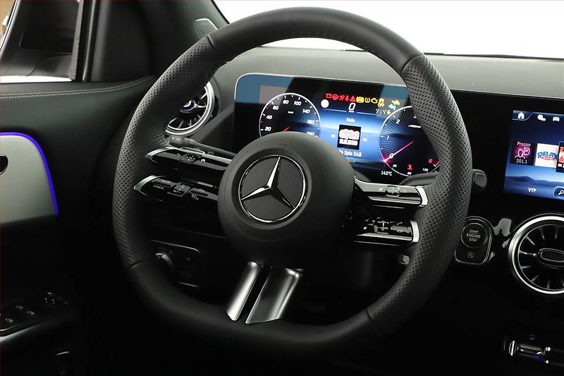 Mercedes-Benz GLA (2025) 200 d, AMG LINE, KEYLESS - fotka 8 z 19