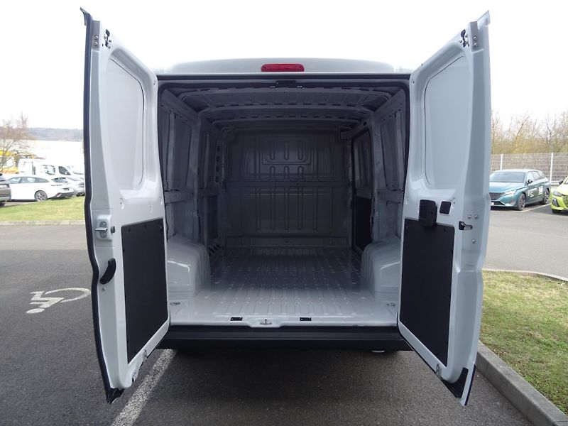 Peugeot Boxer (2026) Furgon L2H1 BHDi 120k MAN6 - fotka 11 z 37