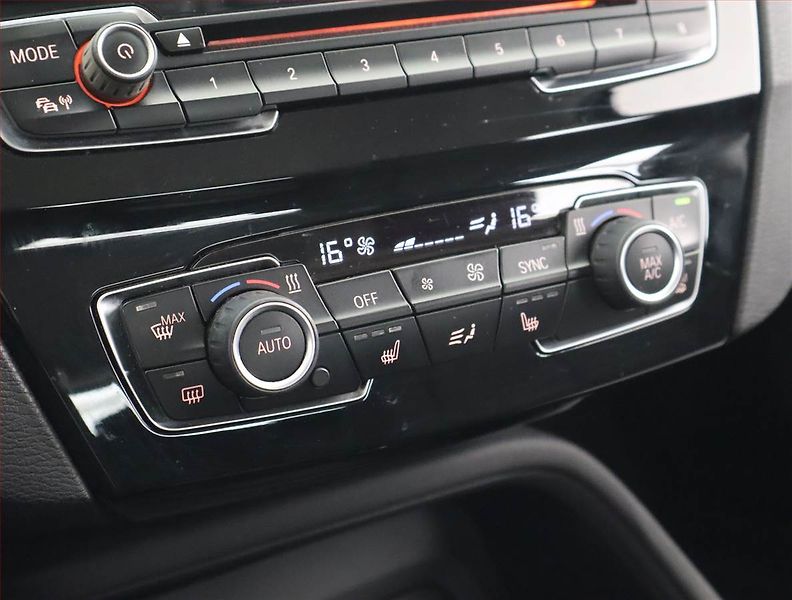 BMW X1 (2016) xDrive18d, 4X4, Automat, Navi - fotka 17 z 22