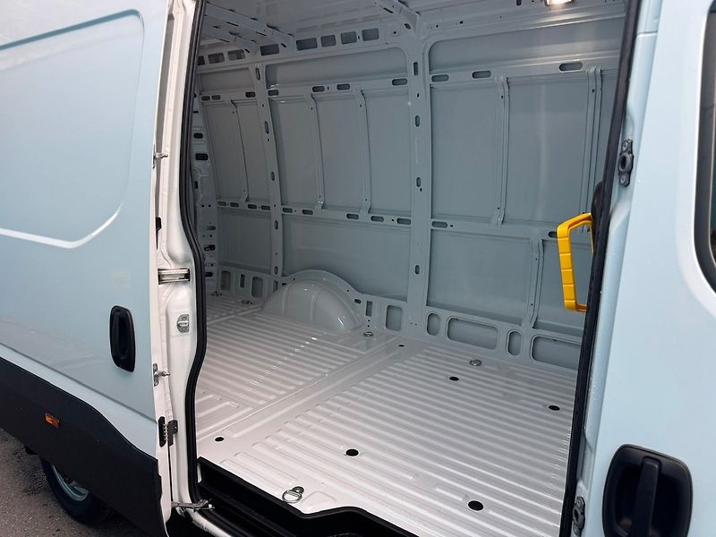 Iveco Daily (2026) 35S14 V L2H2 NOVÉ - fotka 39 z 49