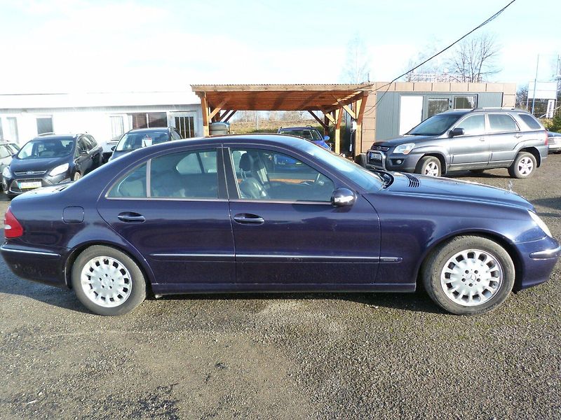 Mercedes-Benz 211 E320 3.2 I - fotka 4 z 23