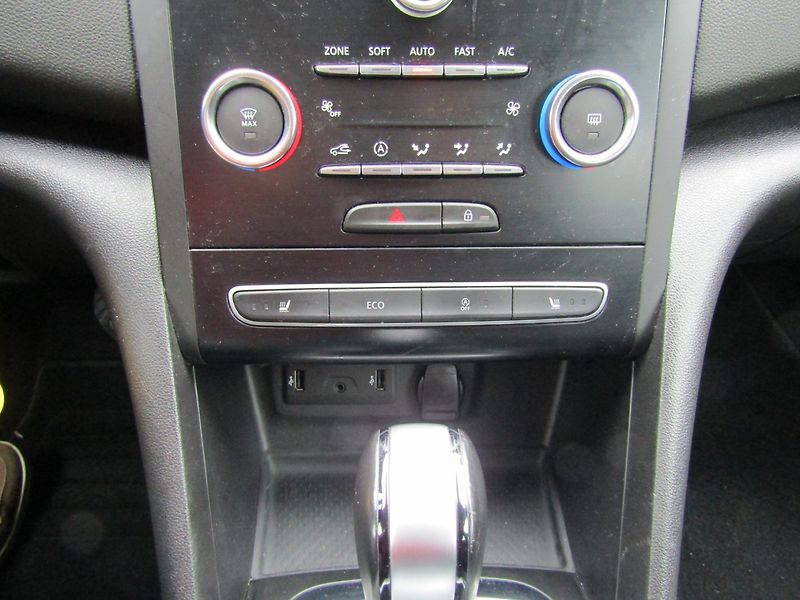 Renault Mégane (2019) 1.3 TCe  AUTOMAT - fotka 42 z 46