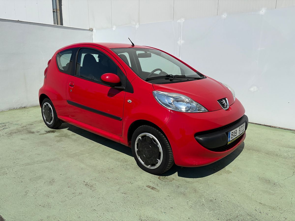Peugeot 107 1.0i, 50kW, ČR