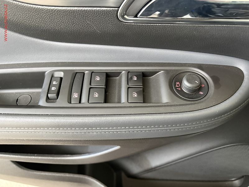 Opel Mokka (2015) 1.4 T 4x4, Innovation, kůže - fotka 12 z 17